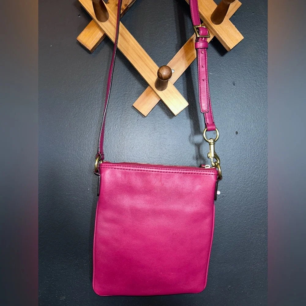 Coach 47989 Legacy Leather
Swingpack Crossbody Bag - Picture 10 of 16